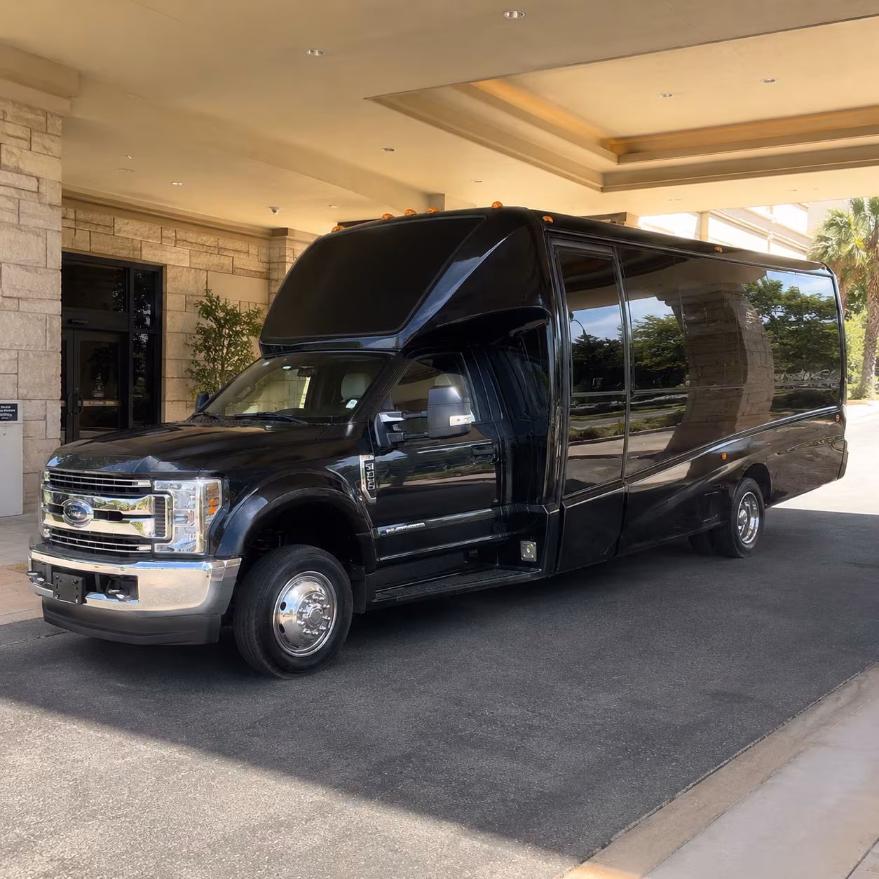 Montgomery Winery Tour & Pub Crawl Transportation party bus exterior